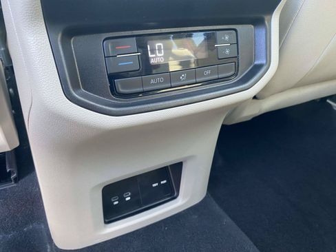Certified 2026 Volkswagen Atlas SE w/ Panoramic Sunroof Package FWD image 14