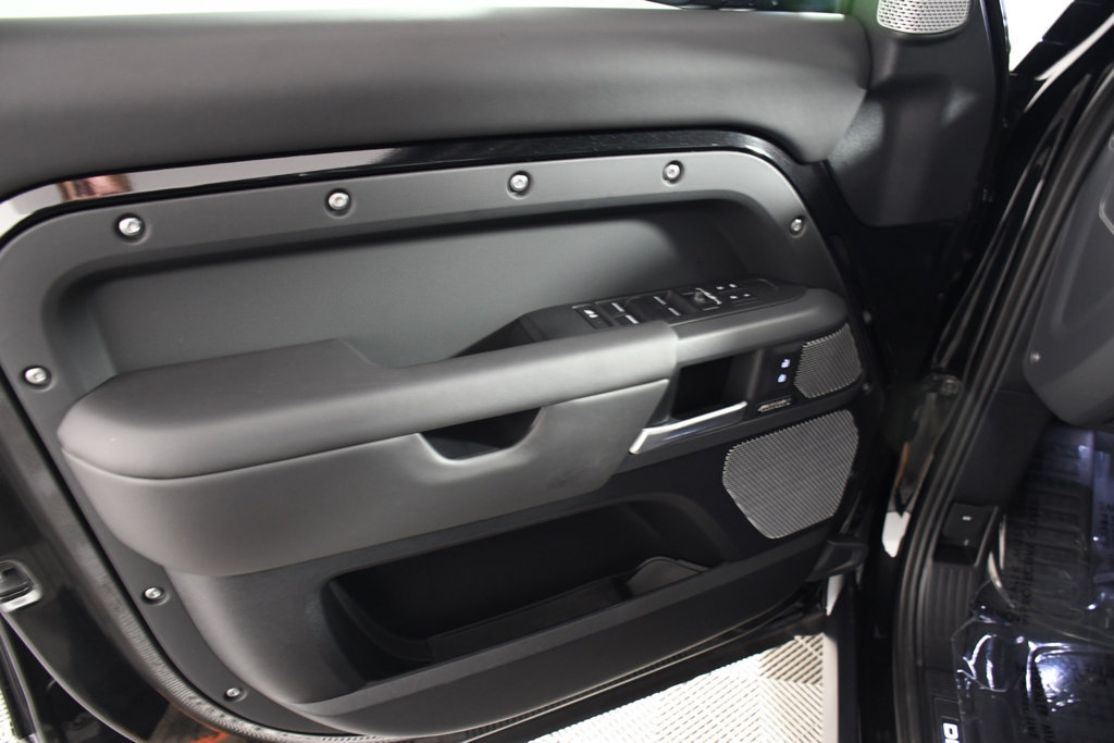 Used 2024 Land Rover Defender 130 X AWD/4WD image 14