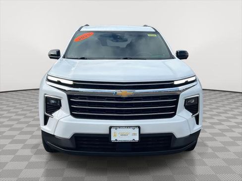 Used 2025 Chevrolet Traverse LT w/ Driver Confidence Package image 2