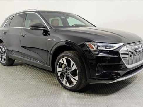 Used 2022 Audi e-tron Premium Plus w/ Premium Plus Package AWD/4WD image 9