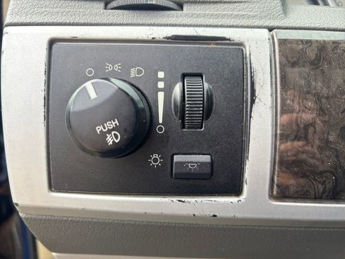 Used 2010 Dodge Grand Caravan SXT FWD image 19