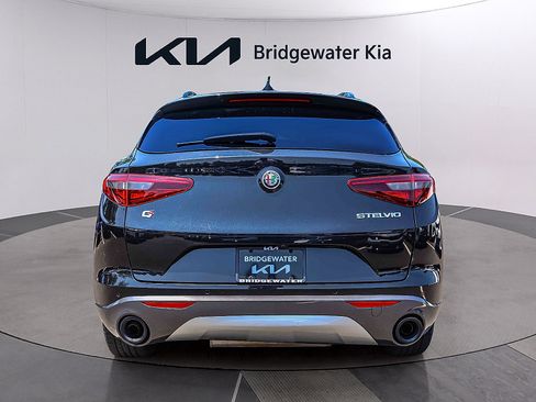Used 2022 Alfa Romeo Stelvio Ti AWD/4WD image 5