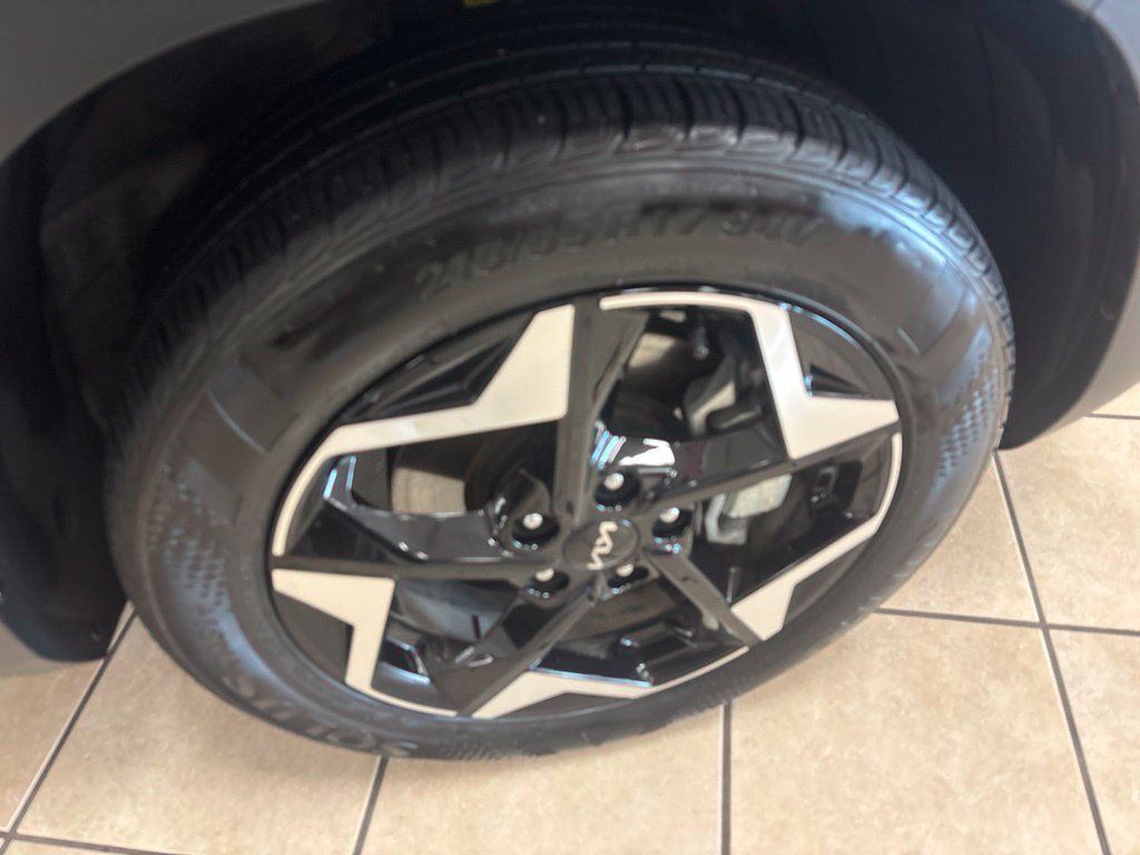 Used 2024 Kia Seltos EX AWD/4WD image 35