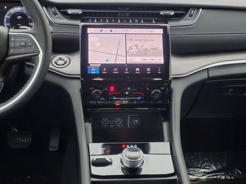New 2025 Jeep Grand Cherokee Limited image 17