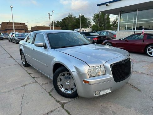 Used 2006 Chrysler 300 Touring RWD image 1