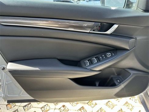 Used 2019 Honda Accord Sport image 17