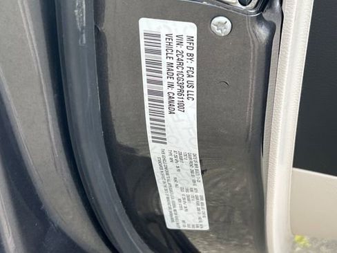 Used 2023 Chrysler Voyager LX FWD image 40