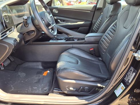 Certified 2023 Hyundai Elantra Limited FWD image 22