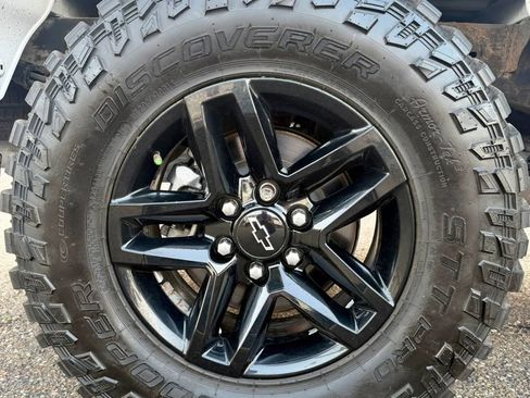 Used 2019 Chevrolet Silverado 1500 Custom Trail Boss w/ Custom Convenience Package AWD/4WD image 9