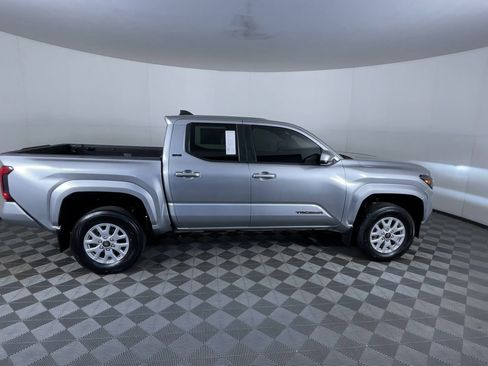 Used 2024 Toyota Tacoma SR5 AWD/4WD image 9