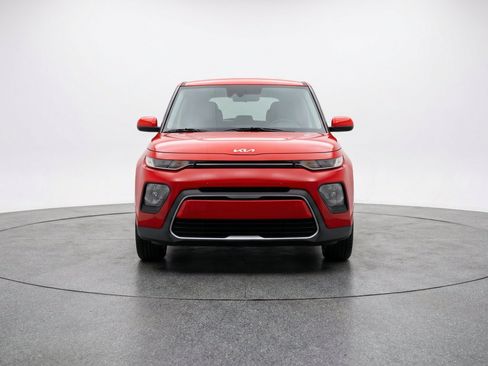 Used 2025 Kia Soul LX w/ LX Technology Package FWD image 2