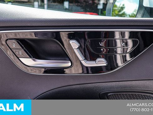 Used 2025 Mercedes-Benz C 300 Sedan image 36