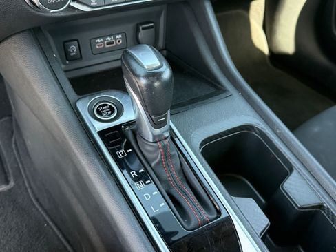 Used 2025 Nissan Sentra SR FWD image 21