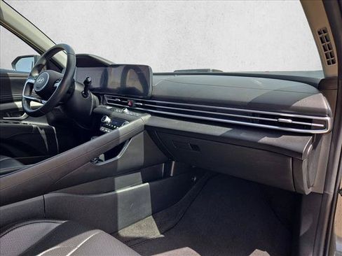 Used 2024 Hyundai Elantra Limited FWD image 21