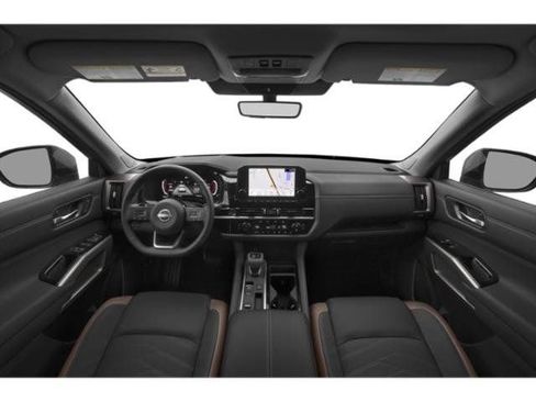 Used 2025 Nissan Pathfinder Platinum FWD image 11
