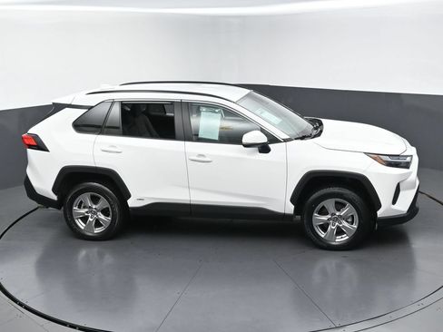 Used 2025 Toyota RAV4 XLE AWD/4WD image 42