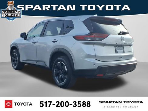 Used 2024 Nissan Rogue SV image 9