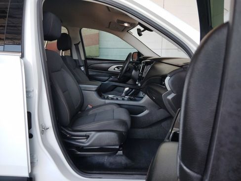 Used 2021 Chevrolet Traverse LS FWD image 11