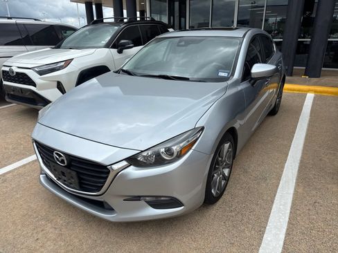 Used 2018 MAZDA MAZDA3 Touring FWD image 3