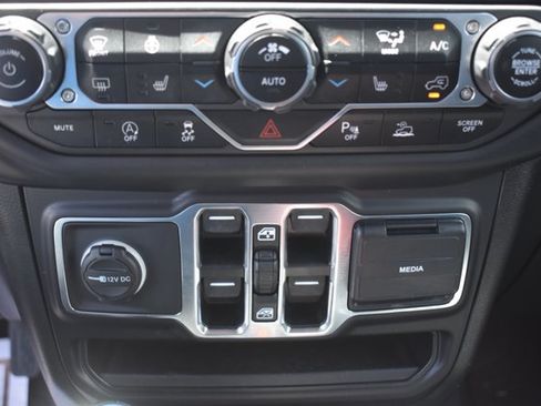 Used 2021 Jeep Wrangler Unlimited Sahara AWD/4WD image 25