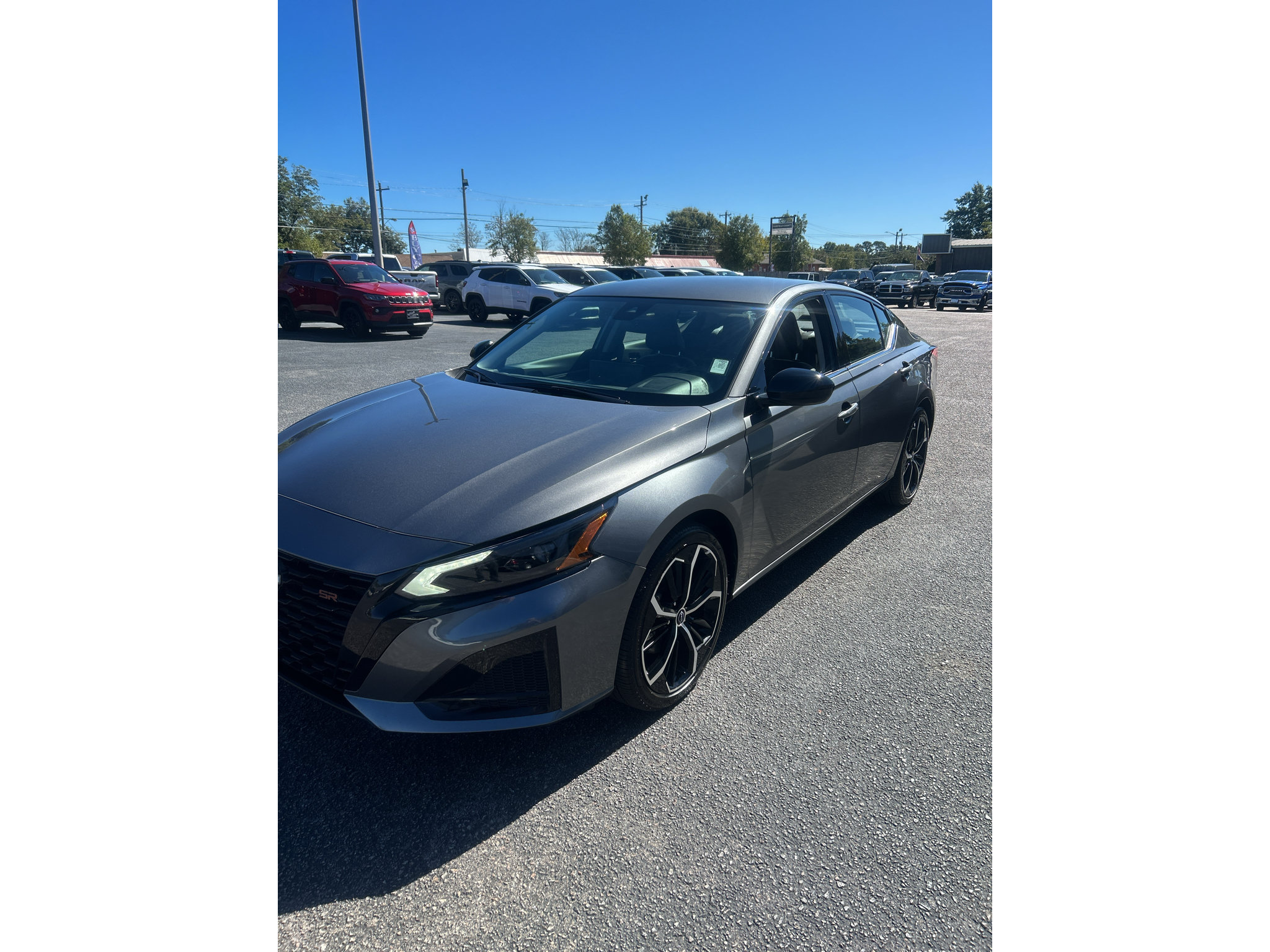 Used 2026 Nissan Altima 2.5 SR FWD image 3