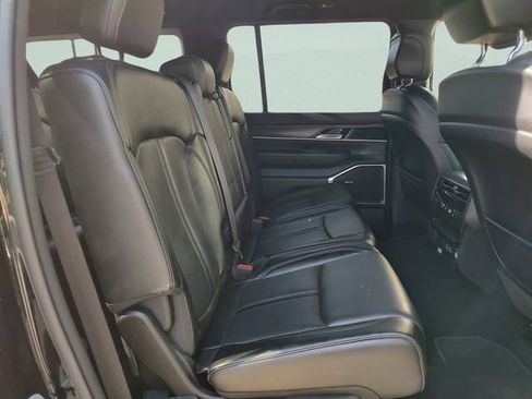 Certified 2024 Jeep Wagoneer L Series III w/ Flexible Seating Group AWD/4WD image 27