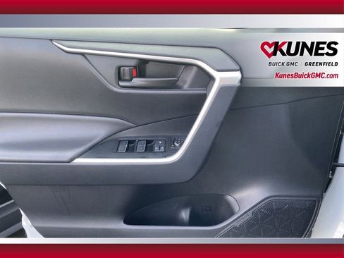 Used 2025 Toyota RAV4 LE image 31