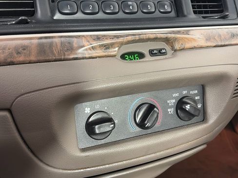 Used 1999 Ford Crown Victoria RWD image 20