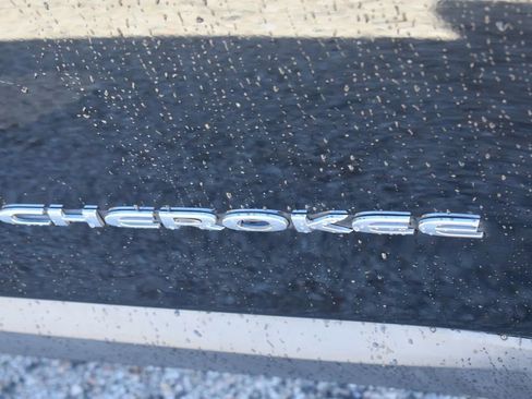 Used 2019 Jeep Cherokee Limited image 15