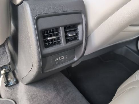 Used 2023 Cadillac XT4 Premium Luxury FWD image 28