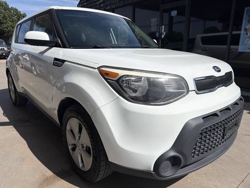 Used 2016 Kia Soul FWD image 2