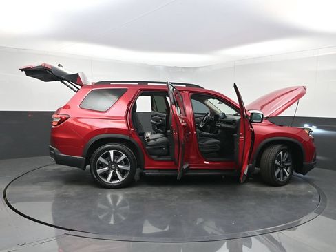 Used 2023 Honda Pilot Elite image 39