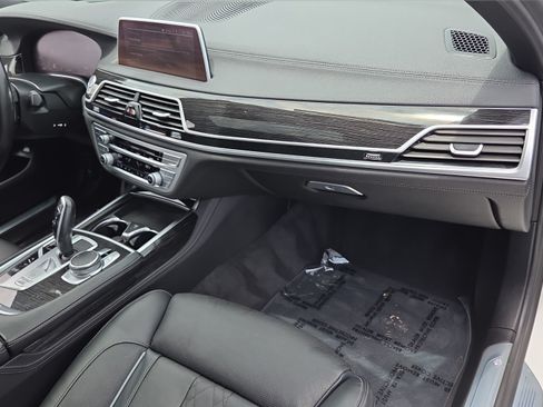 Used 2020 BMW 740i w/ M Sport Package RWD image 16