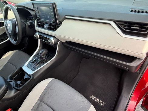 Certified 2021 Toyota RAV4 XLE image 33