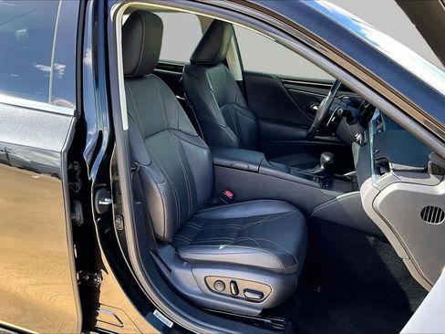 Used 2021 Lexus ES 300h Ultra Luxury w/ Accessory Package 2 FWD image 9