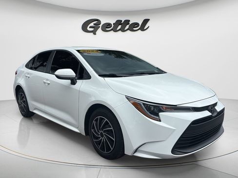 Used 2024 Toyota Corolla LE FWD image 3