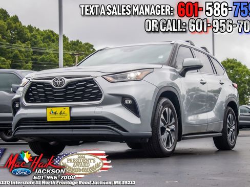 Used 2020 Toyota Highlander XLE FWD image 4