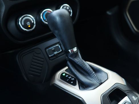 Used 2017 Jeep Renegade Sport w/ Power & Air Group image 47