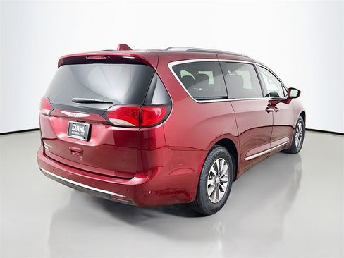 Used 2020 Chrysler Pacifica Touring-L Plus image 16