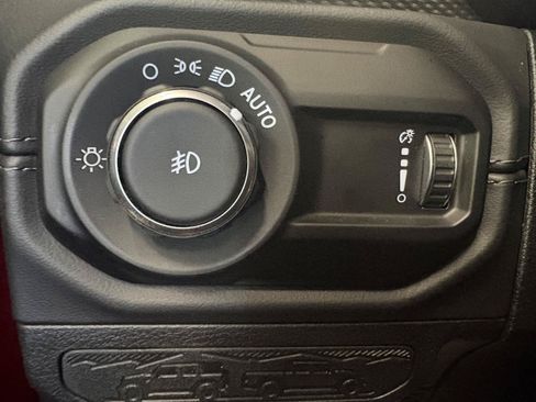 Used 2025 Jeep Wrangler Unlimited Rubicon w/ Convenience Group AWD/4WD image 30