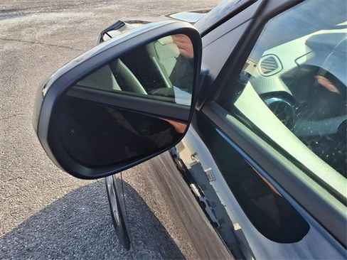 Used 2025 Chevrolet Trax LT w/ LT Convenience Package image 39