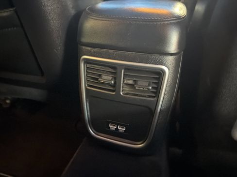 Used 2018 Chrysler 300 Touring L image 26