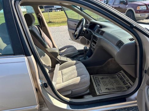 Used 1998 Toyota Camry CE image 15