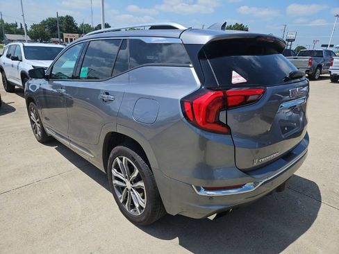 Used 2020 GMC Terrain Denali w/ Denali Premium Package FWD image 3