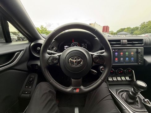 Used 2023 Toyota GR86 Premium w/ ALL Weather Mat Package (TMS) RWD image 18