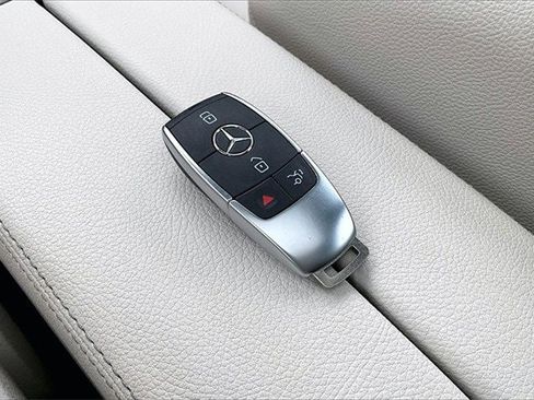 Certified 2025 Mercedes-Benz CLA 250 4MATIC image 38