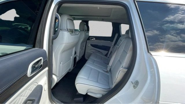 Used 2020 Jeep Grand Cherokee Summit AWD/4WD image 12