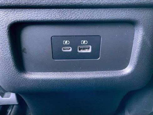 Used 2022 Nissan Pathfinder SV w/ SV Premium Package image 33