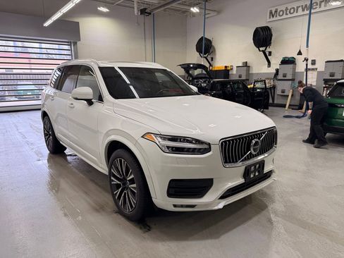 Used 2022 Volvo XC90 T6 Momentum image 7