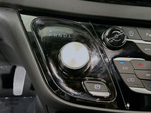 Used 2025 Chrysler Pacifica Select FWD image 21